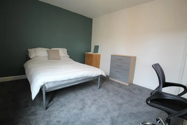 Hartley Grove, Woodhouse, LS6, photo 2