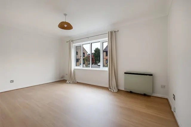 Teal Court, Willowmead, RH4, photo 3