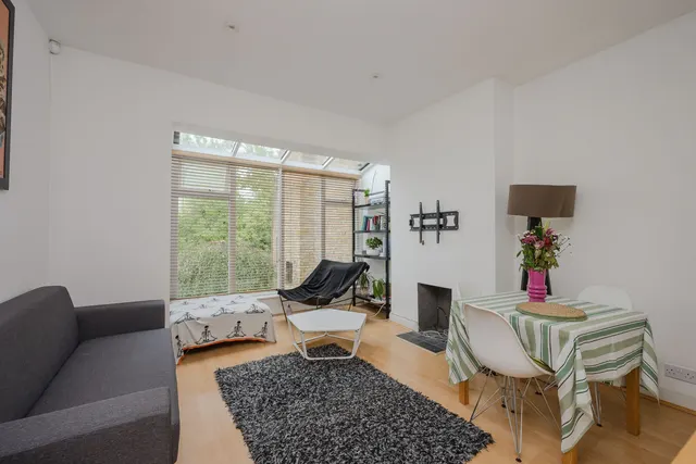 Wilfred Owen Close, Wimbledon, SW19, photo 2