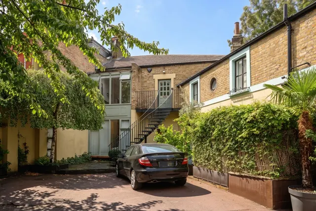 Wilfred Owen Close, Wimbledon, SW19, photo 1