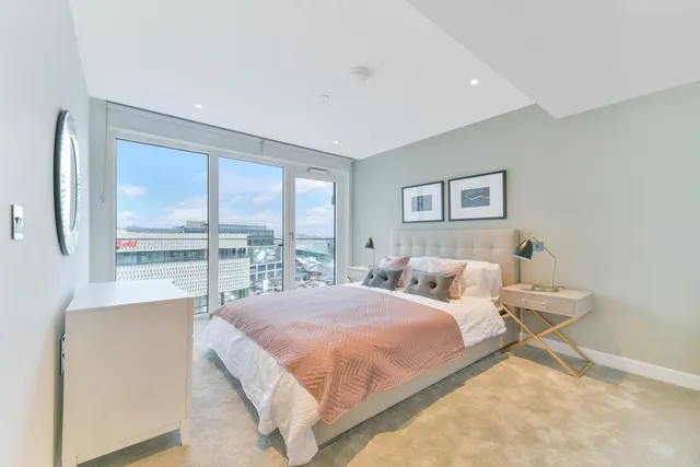 Lincoln Building, White City Living, W12, photo 3