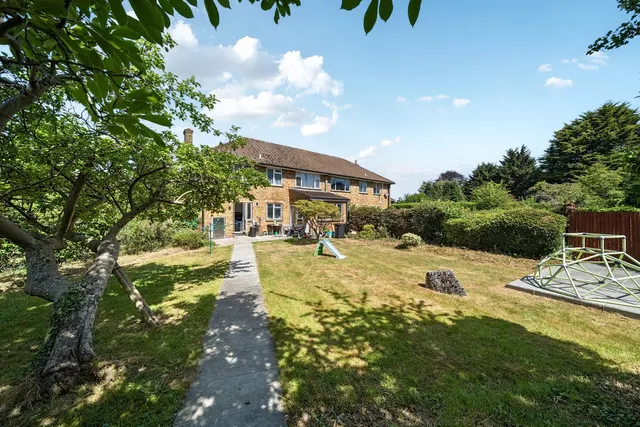 Trinity Close, BR2, photo 1
