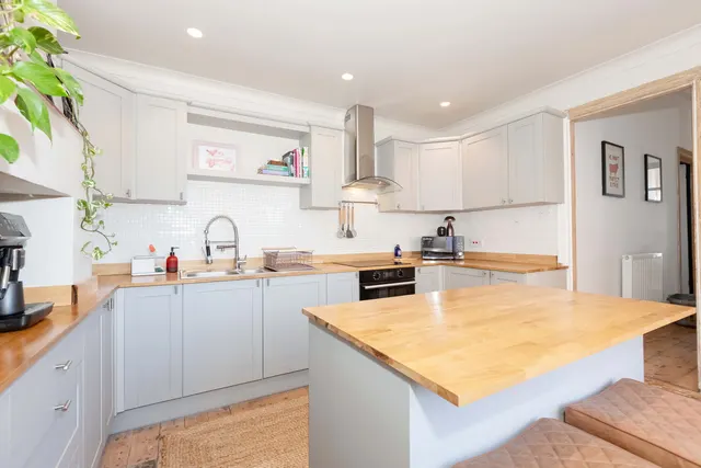 Lancing, BN15 8JA, photo 1