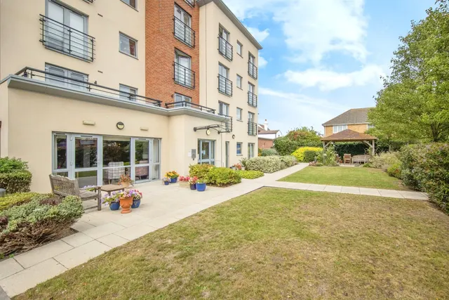 Carnarvon Road, Clacton-On-Sea, photo 1