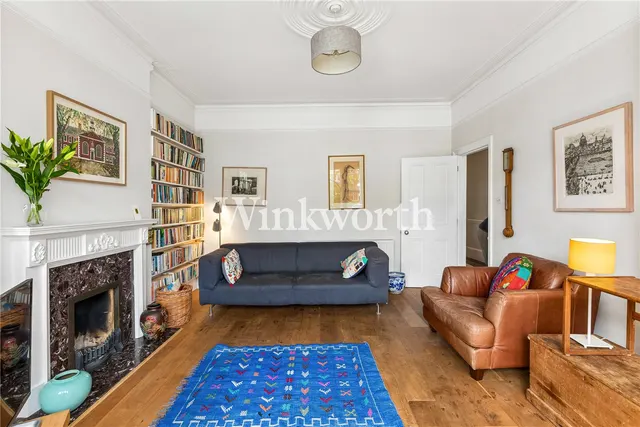 4 bedroom house — Lakeside Road, London, N13