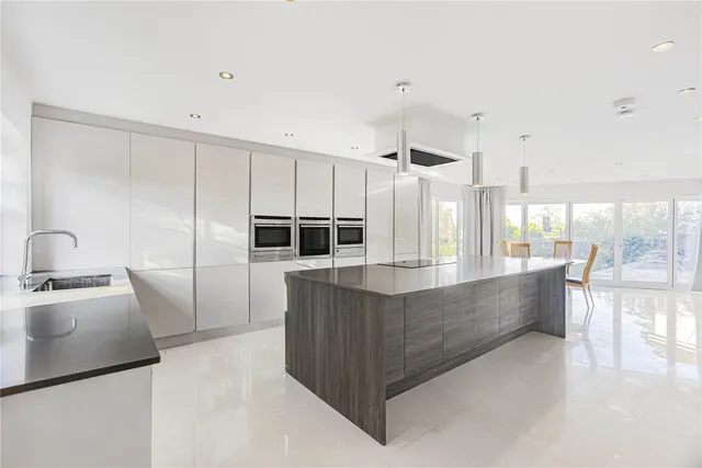 Photo 3 — Westwood Close, Potters Bar, Hertfordshire, EN6 1LH