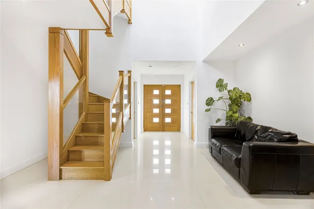 Photo 2 — Westwood Close, Potters Bar, Hertfordshire, EN6 1LH