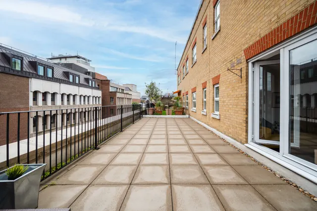 Photo 2 — Flat 34, Aria House, 5-15 Newton Street, London