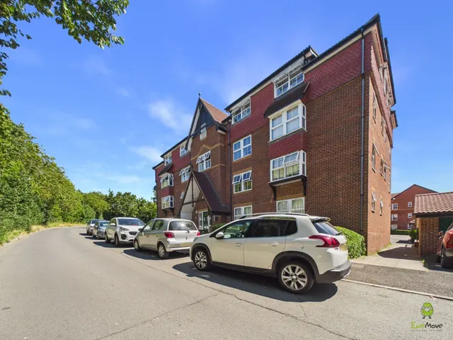 Wardour Court, Dartford, DA2, photo 3