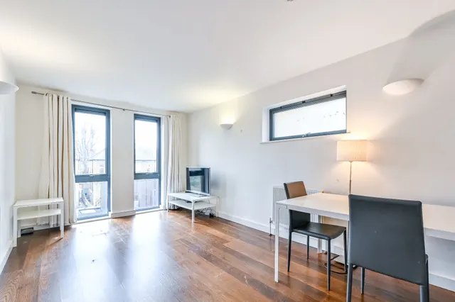 Flat 11, 41 Morton Road, London, photo 1