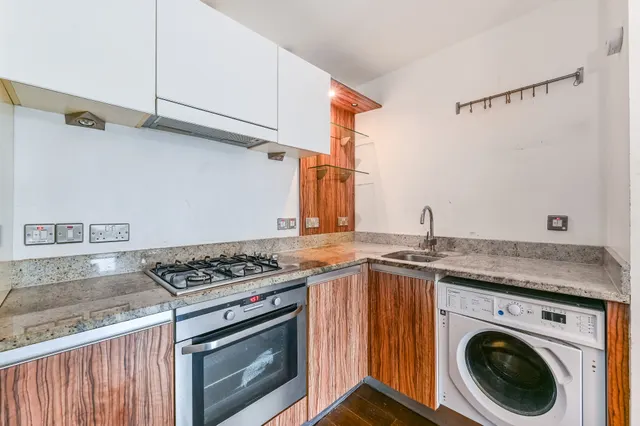 Photo 3 — Flat 11, 41 Morton Road, London