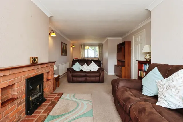 Photo 2 — Leys Avenue, Rothwell, KETTERING
