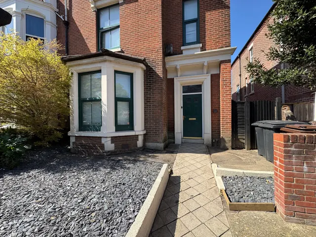 Victoria Road North, Southsea, PO5, photo 1