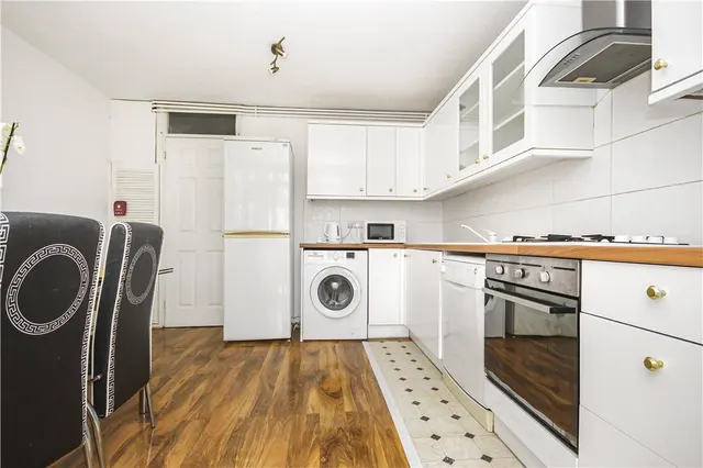 Gale Close, Mitcham, CR4, photo 1