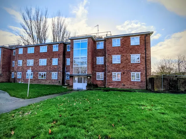 Old Ruislip Road, Northolt, UB5, photo 1