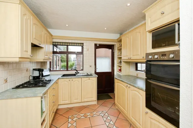 Saxon Close, Burton-on-Trent, DE15, photo 3