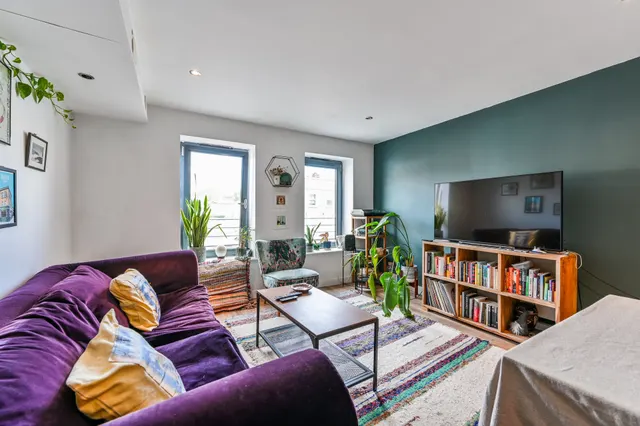 Photo 2 — 3 Isabella Mews, Balls Pond Road, London