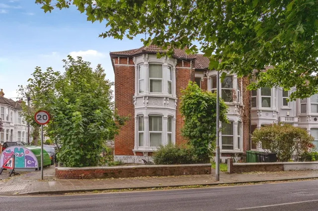 Waverley Road, Southsea, photo 1