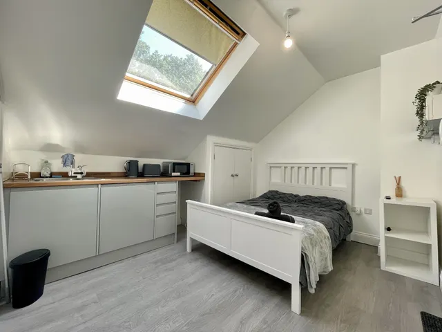 Kings Road, SE25, photo 1