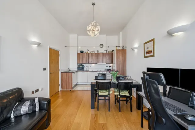 Larden Road, London, W3, photo 3