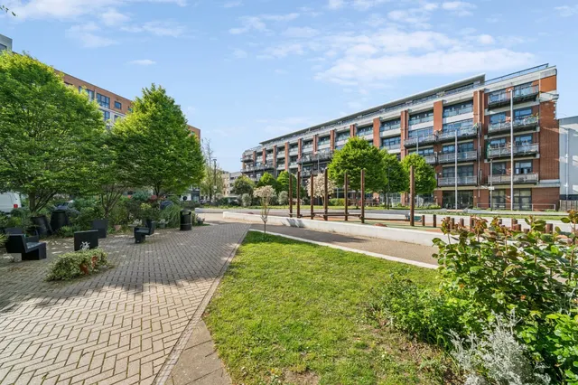 Larden Road, London, W3, photo 1