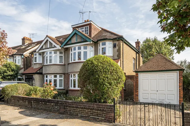 Wellington Road, Enfield, EN1, photo 1
