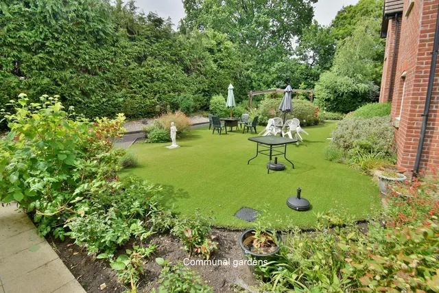 Ringwood Road, BH22, photo 2