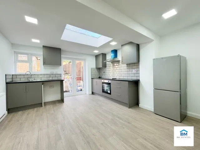 Kinsdale Drive, Leicester, LE5 2PR, photo 1