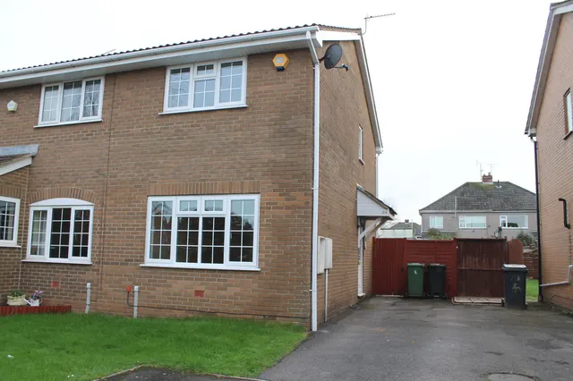 214 Longs Drive, photo 1
