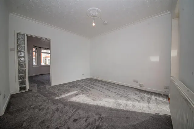Photo 2 — Nutbeem Road, Eastleigh, Hampshire, SO50 5JT