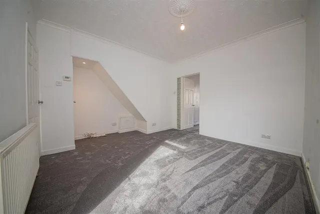 Photo 3 — Nutbeem Road, Eastleigh, Hampshire, SO50 5JT