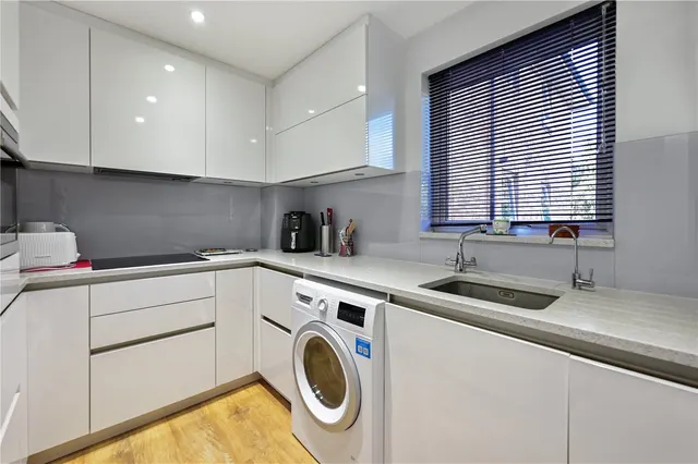 Photo 3 — Salisbury Road, Farnborough, Hampshire, GU14 7AJ
