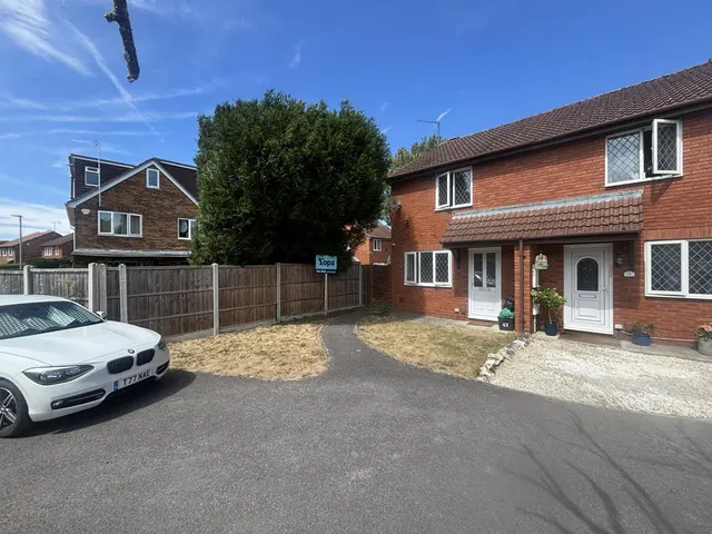 Laburnum Road, Wokingham, RG41, photo 1
