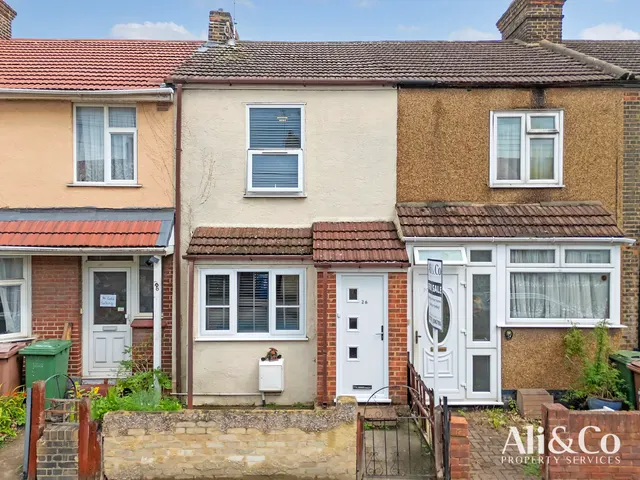 Kent Road, Grays, Essex, RM17 6DF, photo 1