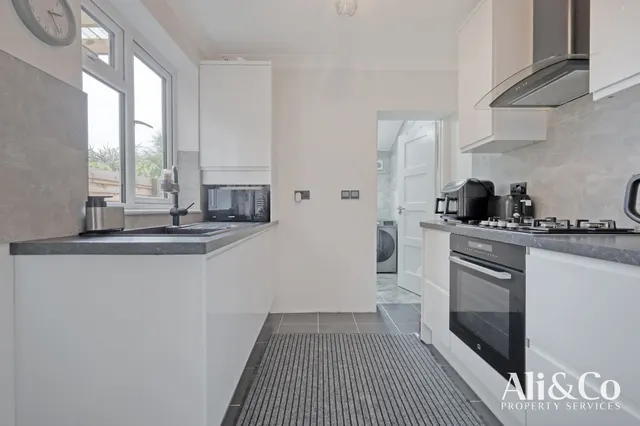 Photo 3 — Kent Road, Grays, Essex, RM17 6DF