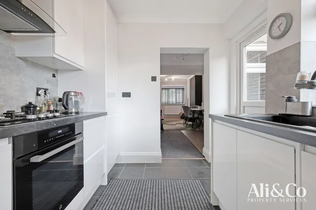 Photo 2 — Kent Road, Grays, Essex, RM17 6DF
