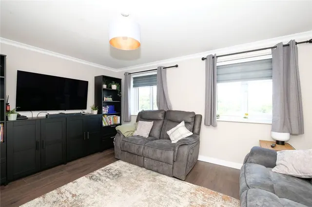 Poplars Park Avenue, BD2, photo 3
