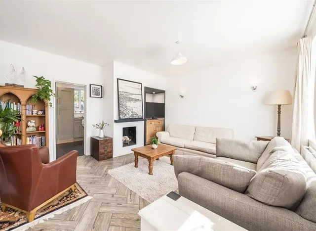 Photo 3 — Dursley Close, Blackheath, SE3