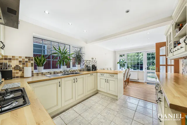 Great Berry Lane, Langdon Hills, SS16, photo 2