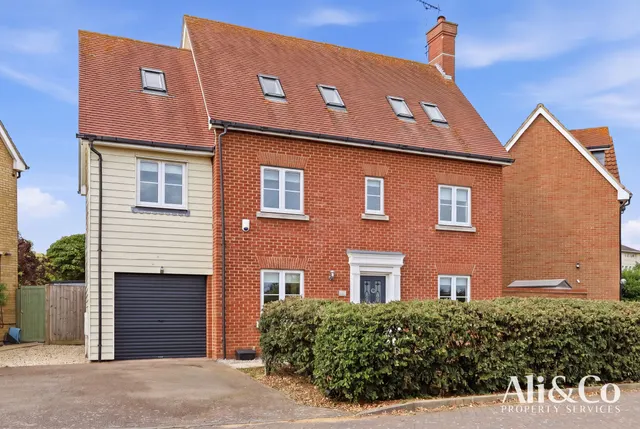 Photo 2 — Guardian Avenue, Grays, Essex, RM16 5US