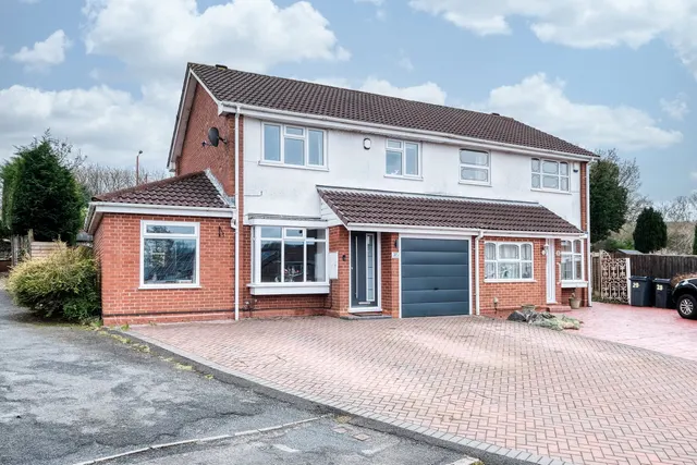 Lyall Gardens, Rubery, B45, photo 1