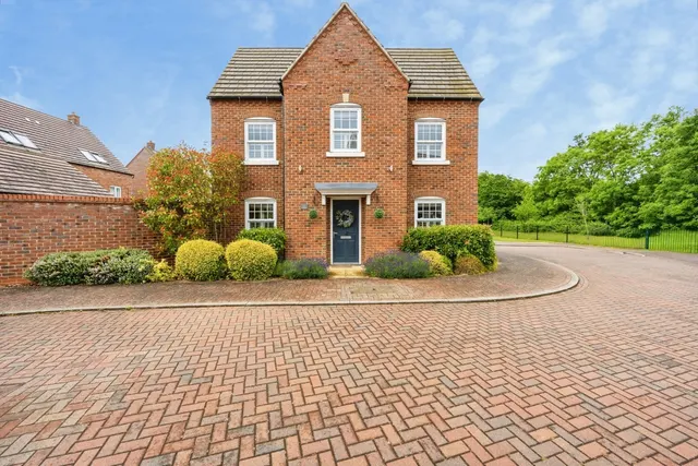 Crouch Gardens, Kempston, Bedford, Bedfordshire, MK42, photo 1
