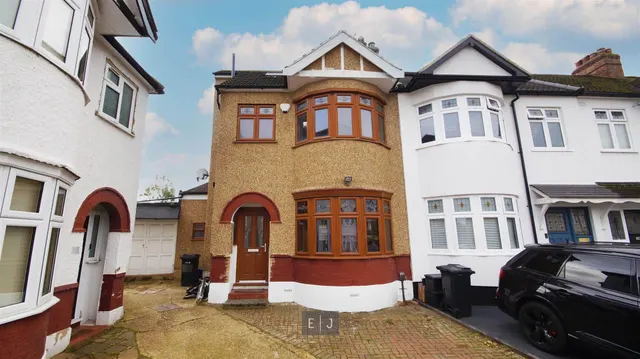 Manorway, Woodford Green, photo 1