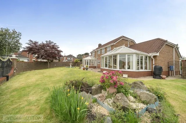 Rosethorns Close, Gladewood, M24, photo 3