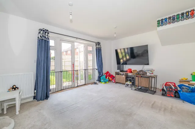 Goldfinch Drive, Faversham, ME13, photo 2