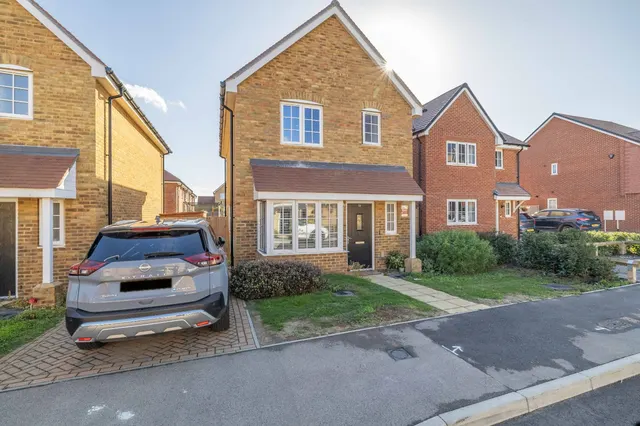 Goldfinch Drive, Faversham, ME13, photo 1