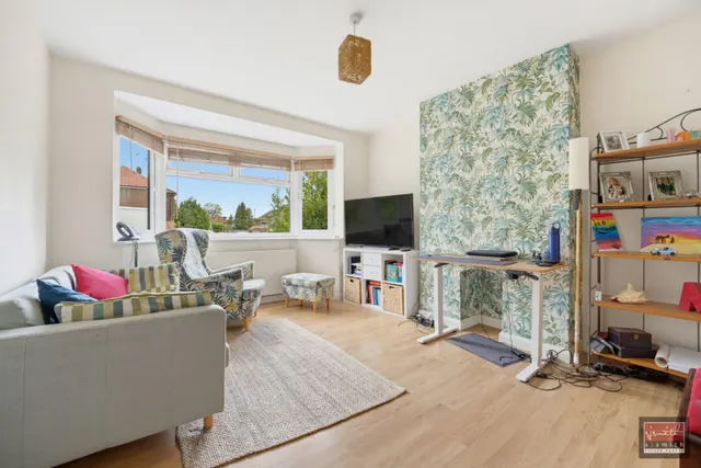 Montrose Road, Feltham, photo 2