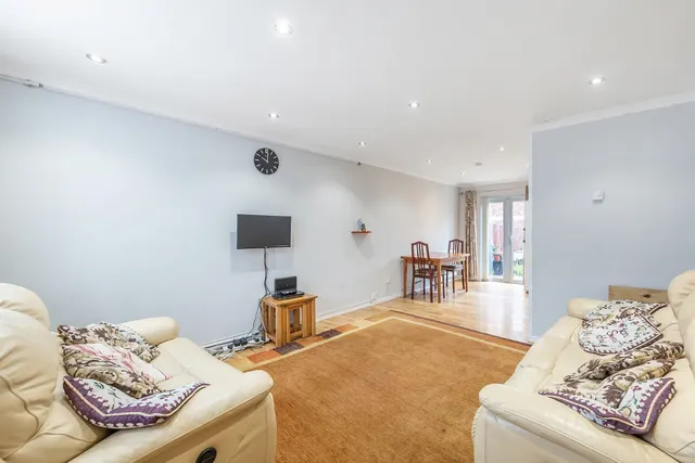 20 Daintry Close, Harrow, photo 1