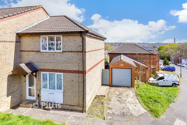 Nelson Court, Cowes, PO31, photo 1