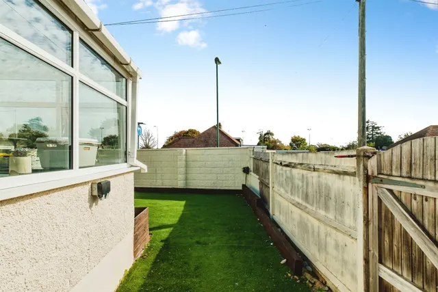 Upper Brighton Road, Sompting, BN15, photo 2
